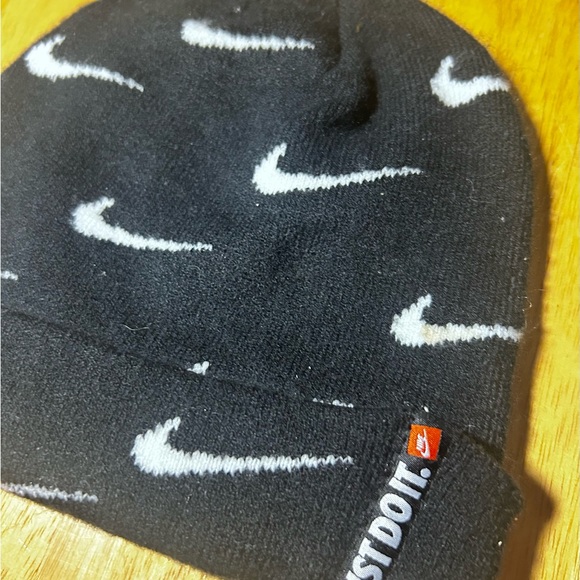 Nike Swoosh - Beanie - Picture 2 of 4